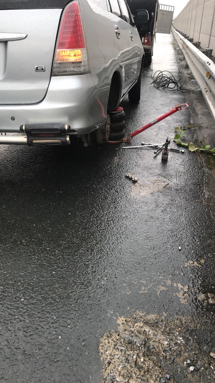 Quy Trình Vá lốp ô tô Hà Nội 24/7 nhanh chóng