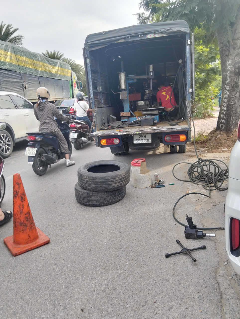 Vá lốp ô tô không săm Hà Nội – Dịch vụ vá xe ô tô 24h- 098.168.5356