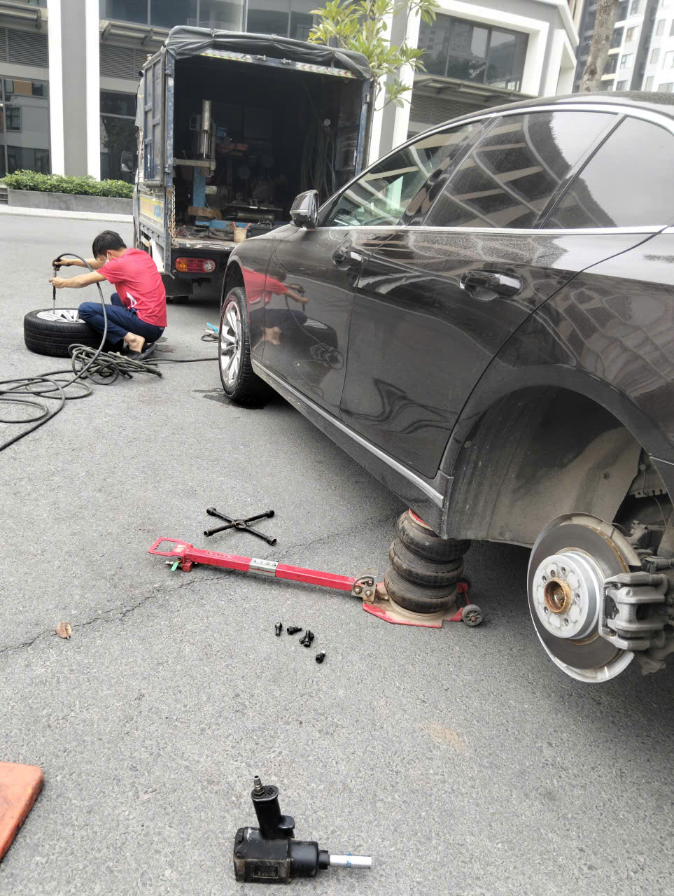 Cứu hộ lốp cao tốc Pháp Vân – Vá lốp xe ô tô Hà Nội- 036.333.6980