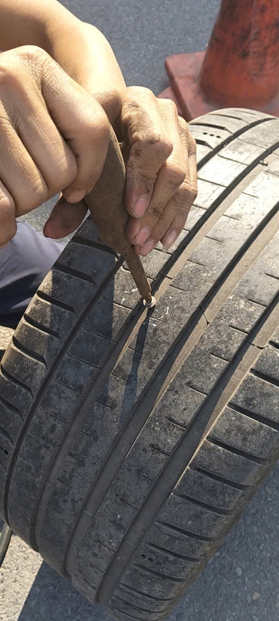 Dịch vụ vá lốp ô tô mỹ đình, hà nội- Vá lốp xe ô tô 24h – 098.168.5356