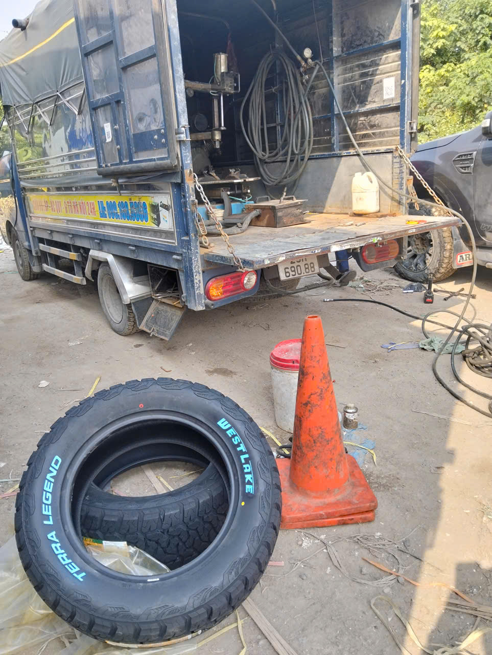 Vá lốp ô tô Hà Đông - Dịch vụ tiện lợi và nhanh chóng